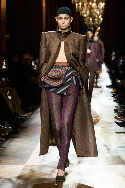 Look 15